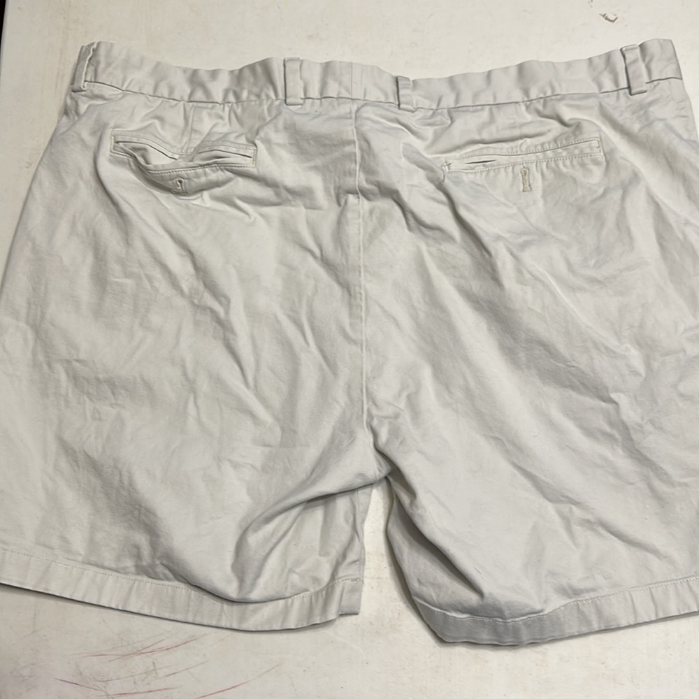 Vineyard Vines Khaki/White Shorts - Picture 2 of 3